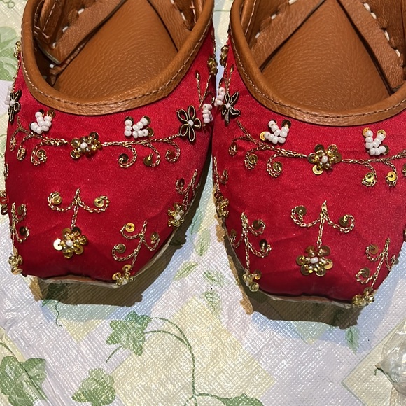 Handmade khussa, embroidered, no glued work. - Picture 3 of 5